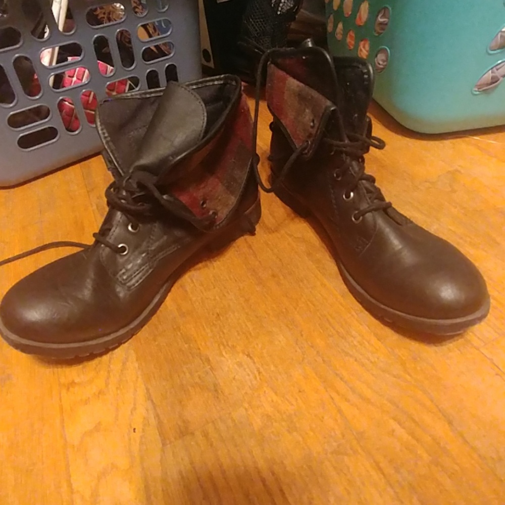 Combat Shoes